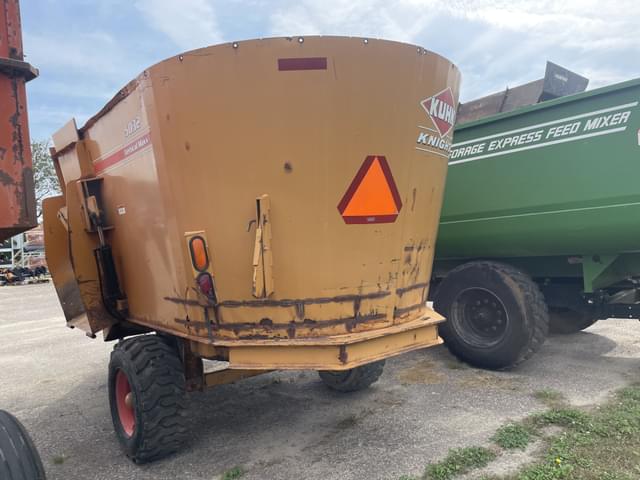 Image of Kuhn Knight Vertical Maxx 5032 equipment image 2