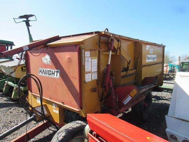 Image of Knight 3300 equipment image 1