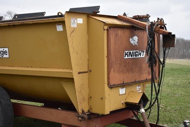 Image of Knight 3300 equipment image 2