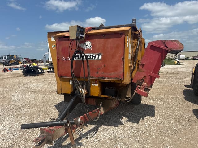 Image of Knight 3300 equipment image 1