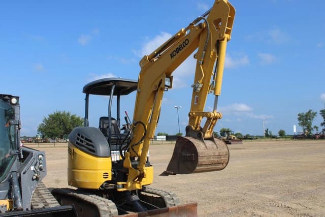 Image of Kobelco SK30SR-6E equipment image 3