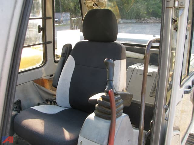 Image of Kobelco SK150LC equipment image 4