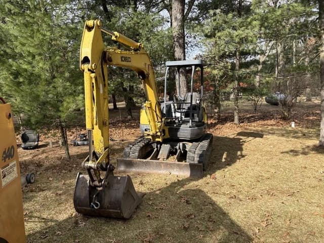 Image of Kobelco SK45SR-2 equipment image 2