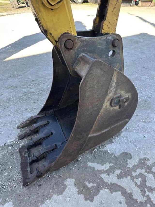 Image of Komatsu WB146 equipment image 3