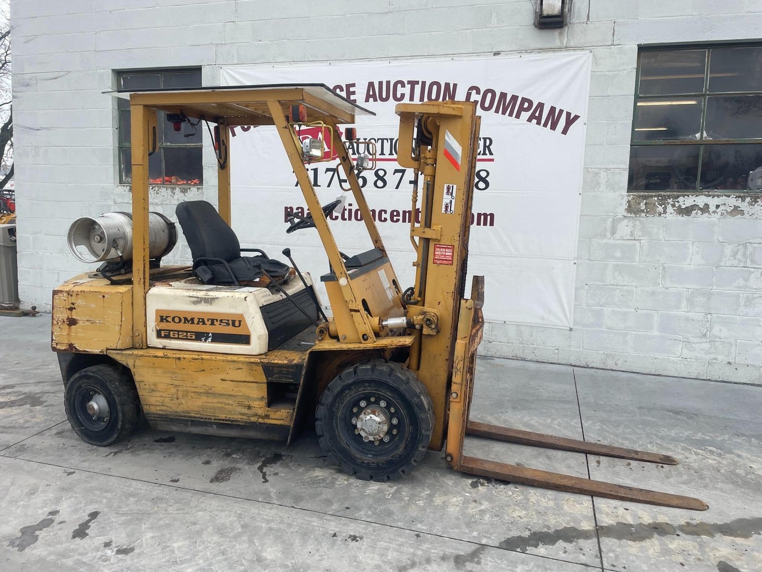 Komatsu FG25-8 Equipment Image0