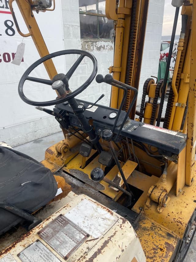 Image of Komatsu FG25-8 equipment image 4