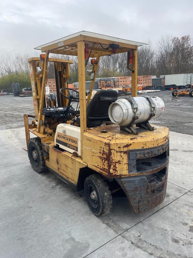 Image of Komatsu FG25-8 equipment image 2