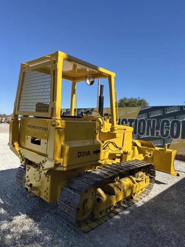 Image of Komatsu D31A-16 equipment image 4