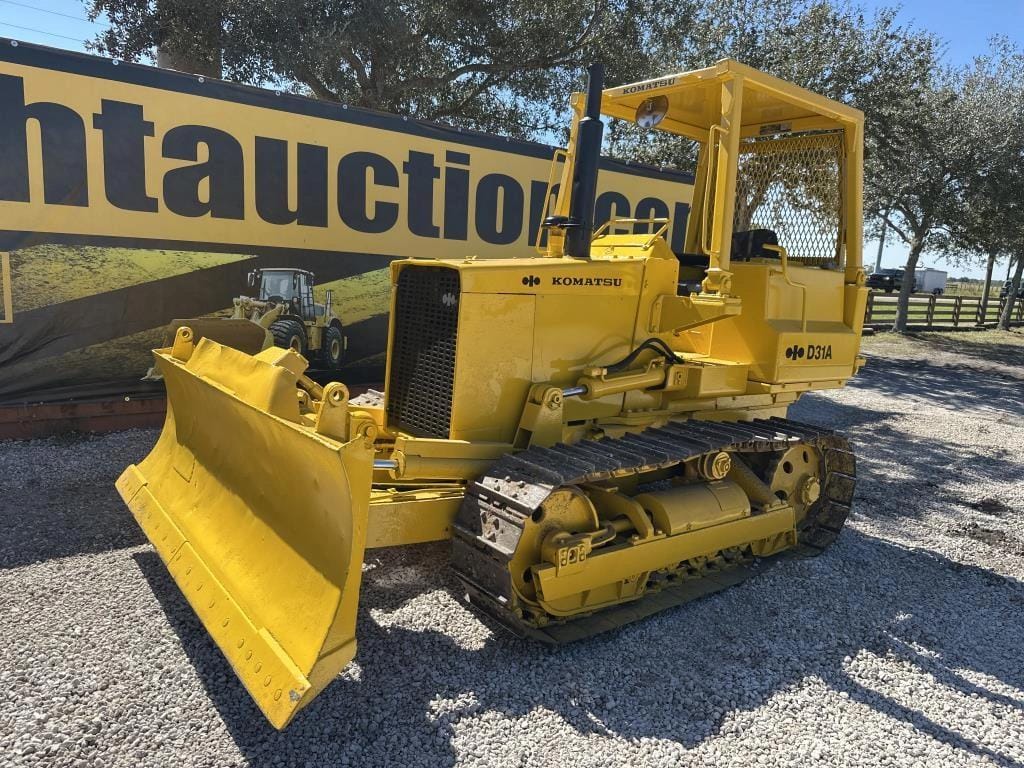 Komatsu D31A-16 Equipment Image0