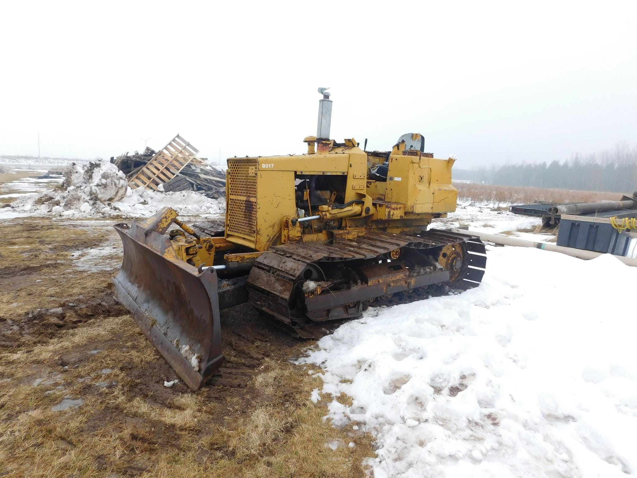 Komatsu D31P-17 Equipment Image0
