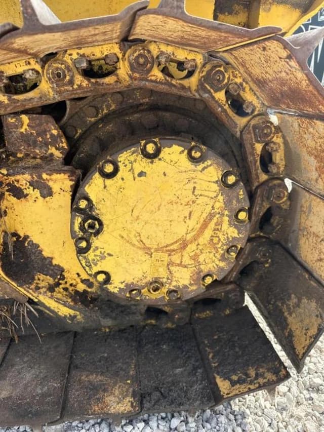 Image of Komatsu D31PX-21 equipment image 2