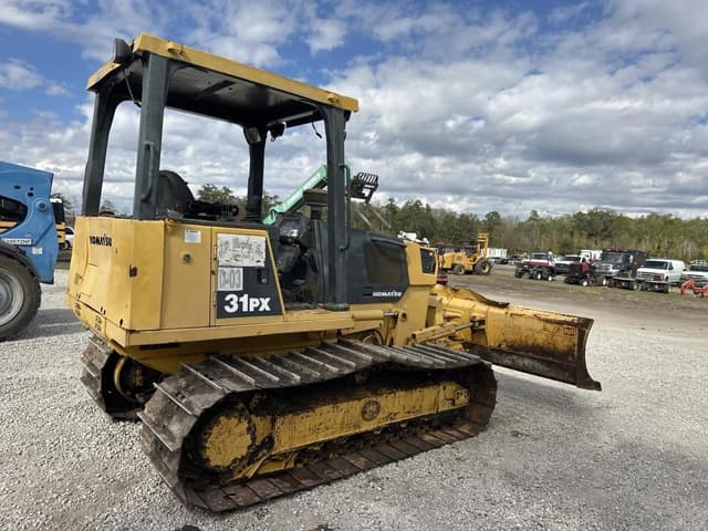 Image of Komatsu D31PX-21 equipment image 3