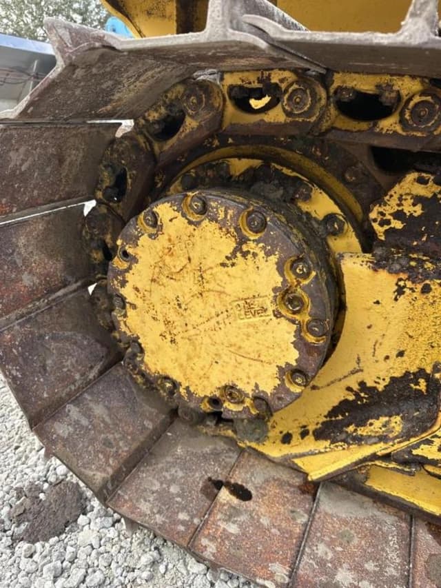 Image of Komatsu D31PX-21 equipment image 4