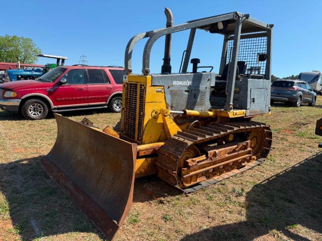 Komatsu D32E Equipment Image0
