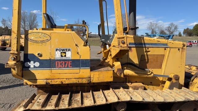 Image of Komatsu D37E equipment image 4