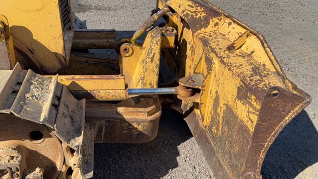 Image of Komatsu D37E equipment image 3