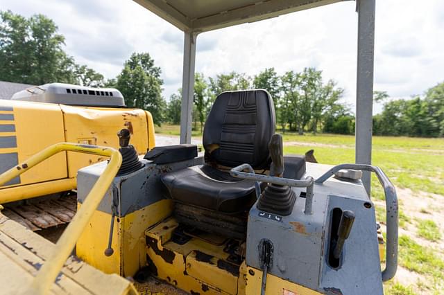 Image of Komatsu D37E equipment image 3