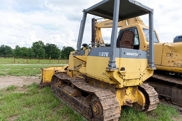 Image of Komatsu D37E equipment image 4