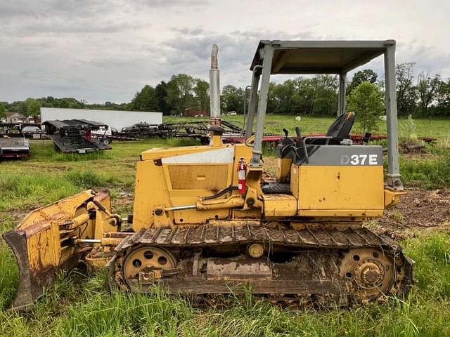 Image of Komatsu D37E equipment image 4