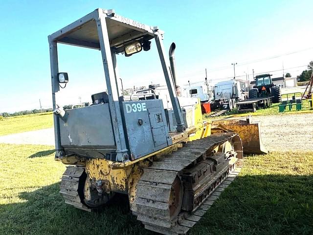 Image of Komatsu D39E equipment image 2