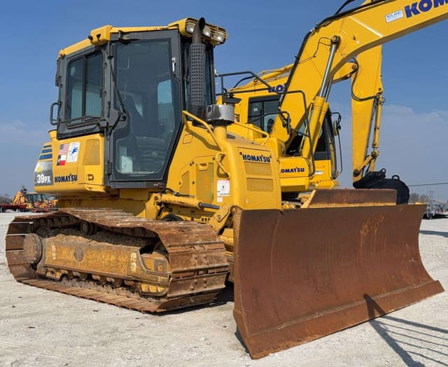 Image of Komatsu D39PX-22 equipment image 2