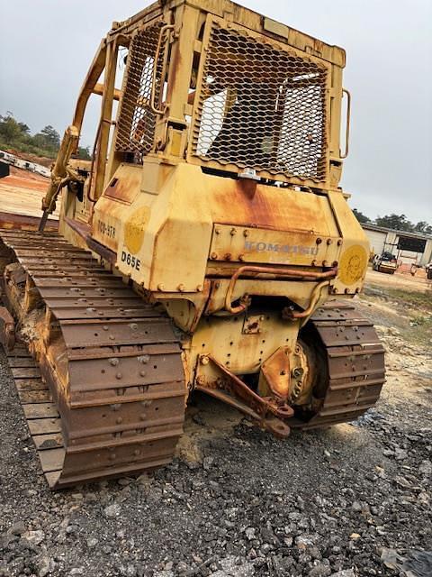 Image of Komatsu D65E-8 equipment image 4