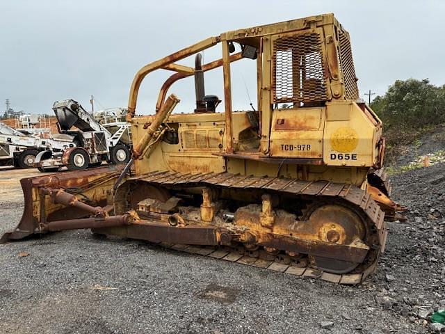 Image of Komatsu D65E-8 equipment image 3