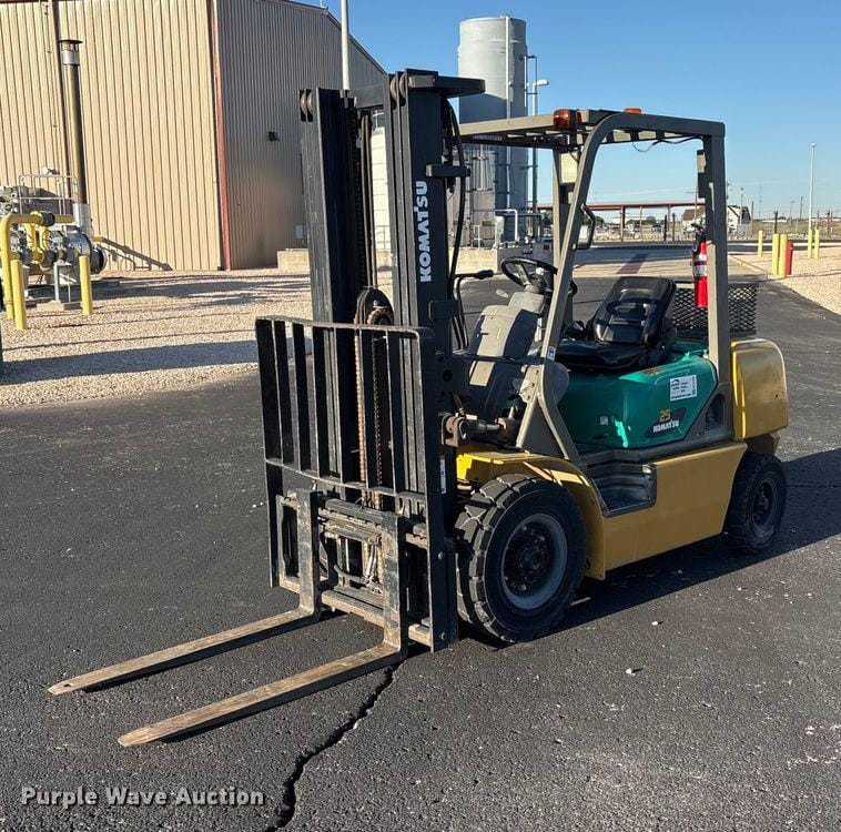 Komatsu FG25T-14 Equipment Image0