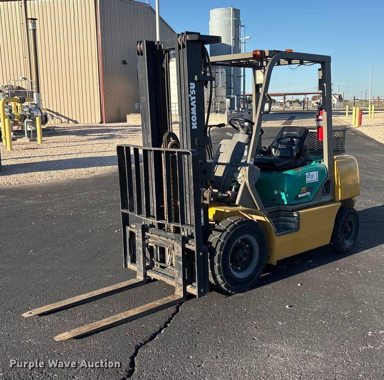 Image of Komatsu FG25T-14 Primary image