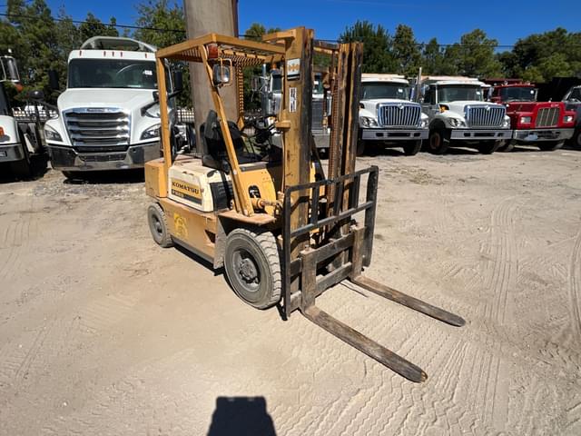 Image of Komatsu FG20-8 equipment image 2