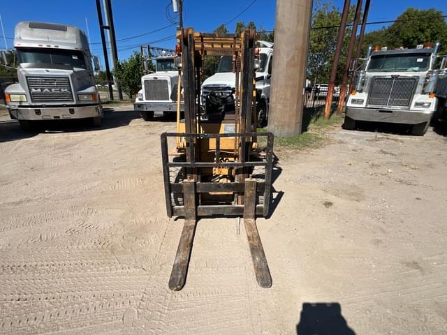 Image of Komatsu FG20-8 equipment image 1