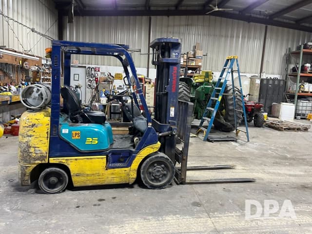 Image of Komatsu FG25 equipment image 3
