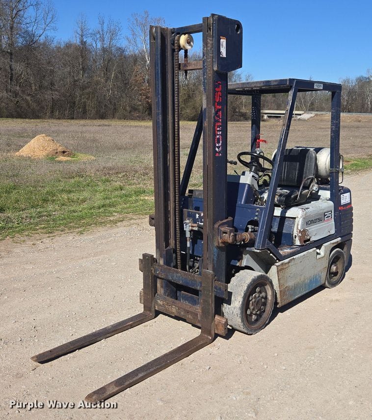 Komatsu FG25ST-11 Equipment Image0