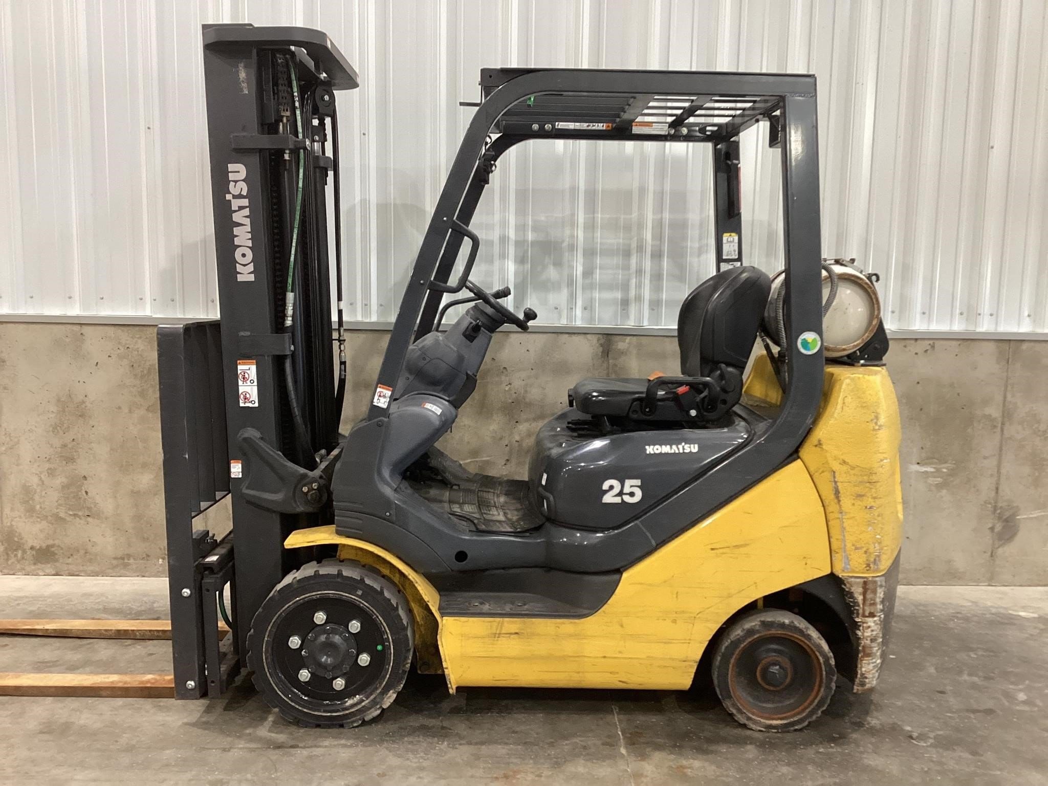 2022 Komatsu FG25ST-16 Equipment Image0