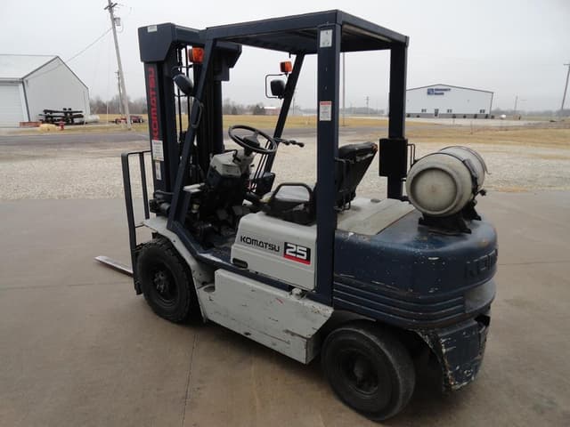 Image of Komatsu FG25T equipment image 4