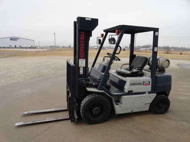 Image of Komatsu FG25T equipment image 3