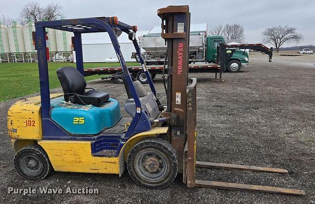 Image of Komatsu FG25T equipment image 3