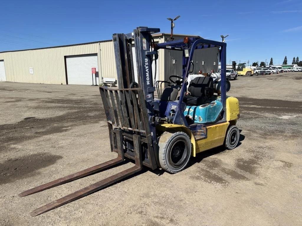 Komatsu FG25T-12 Equipment Image0