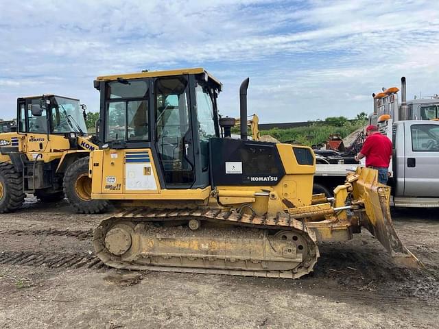Image of Komatsu D37EX-21A equipment image 4