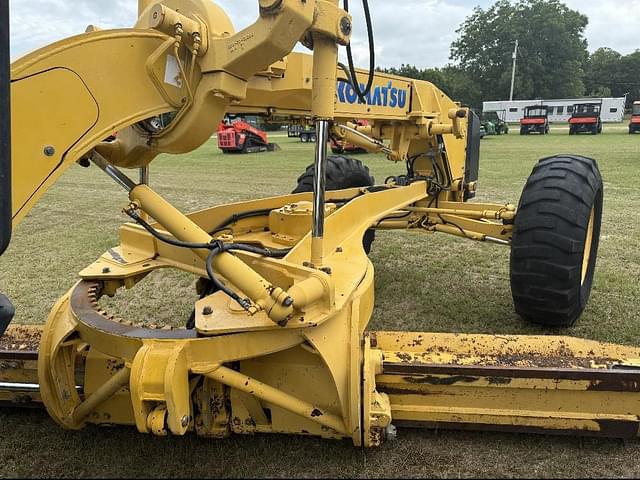 Image of Komatsu GD555-3C equipment image 3