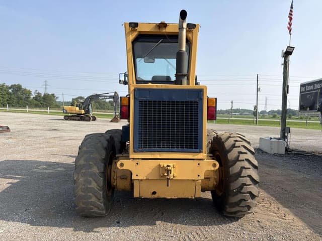 Image of Komatsu GD615A equipment image 3
