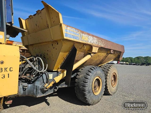 Image of Komatsu HM300-2 equipment image 2