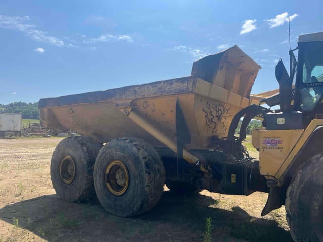 Image of Komatsu HM400 equipment image 3