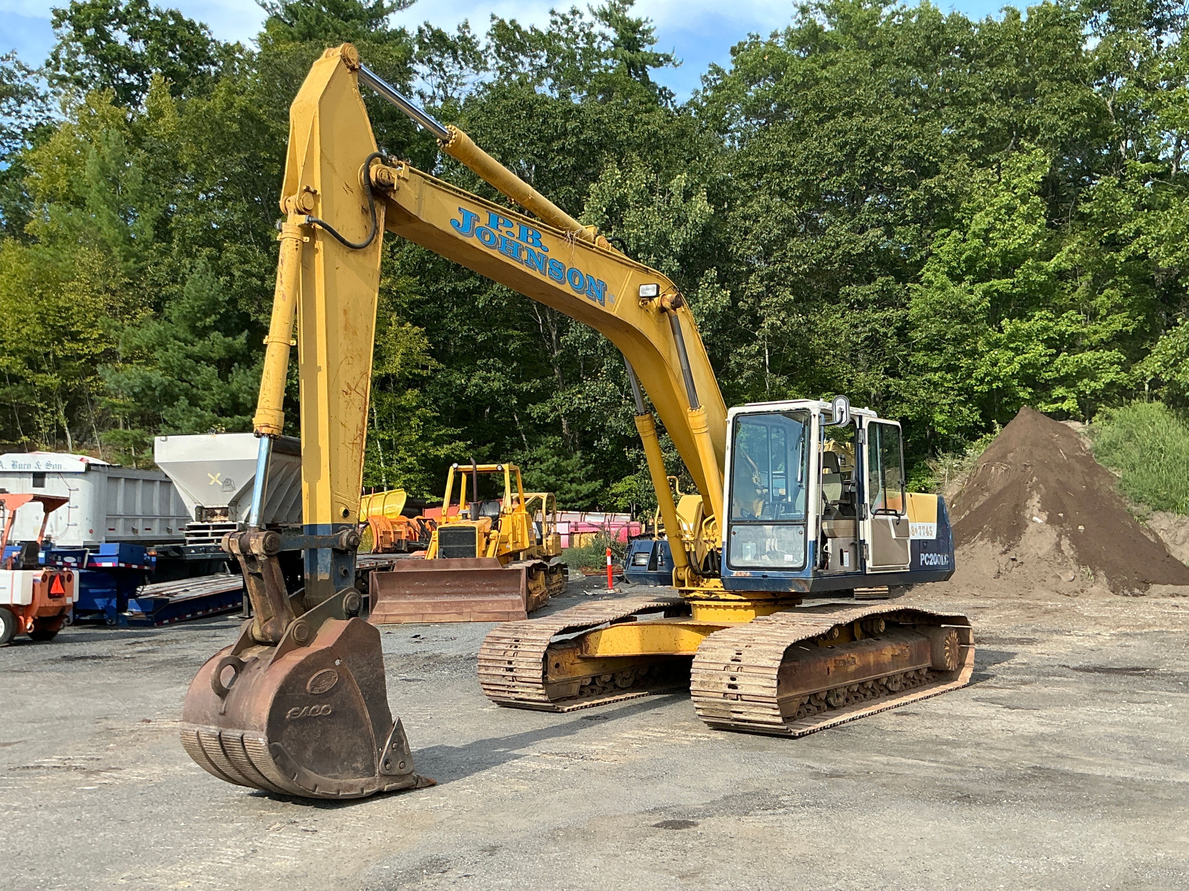 Komatsu PC200LC Equipment Image0