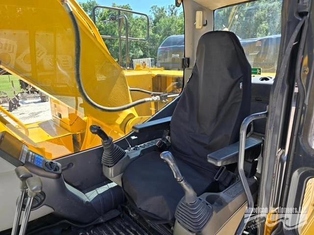 Image of Komatsu PC210LC-11 equipment image 4