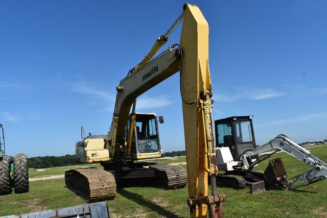 Image of Komatsu PC220LC equipment image 2