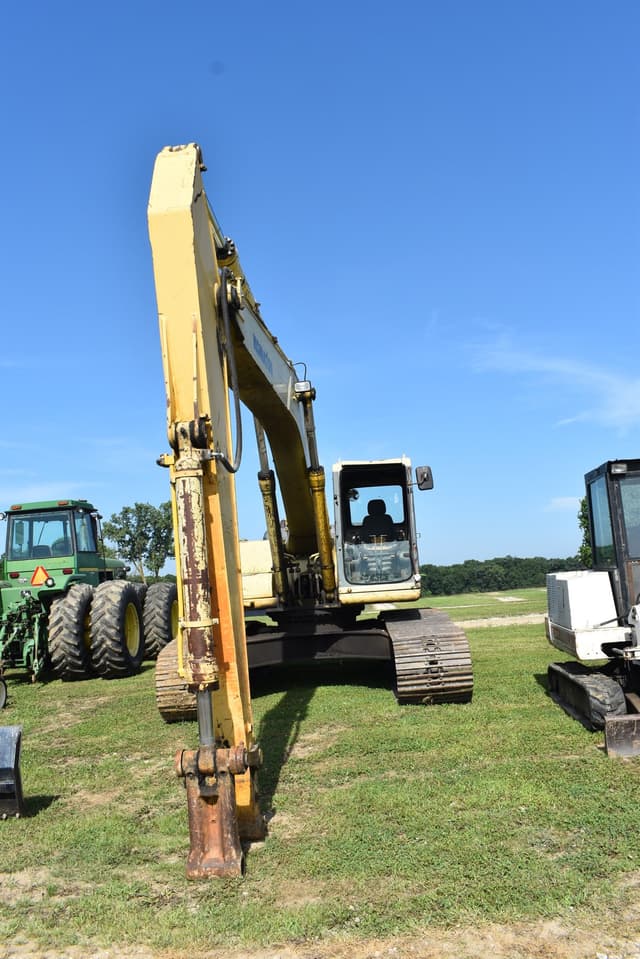 Image of Komatsu PC220LC equipment image 1