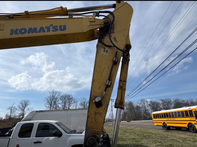 Image of Komatsu PC270LC equipment image 4