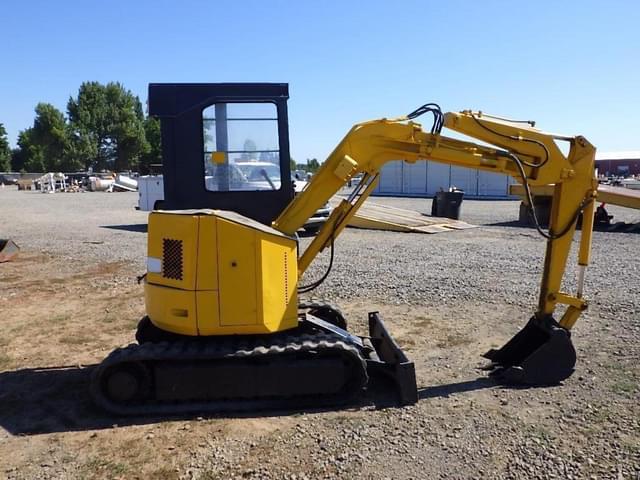 Image of Komatsu PC12UU equipment image 2
