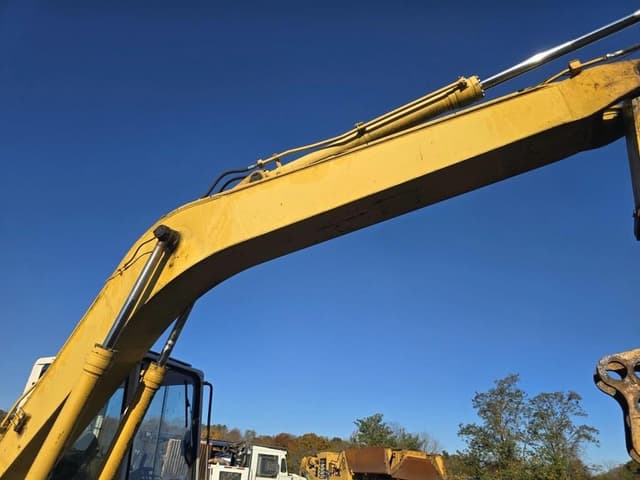 Image of Komatsu PC150-5 equipment image 3